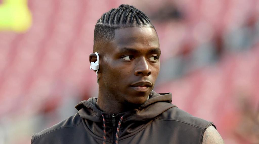 josh-gordon-browns-pregame-smoke-drink